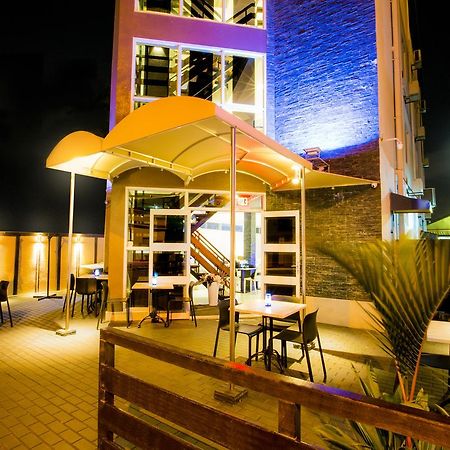 פרמריבו Q-Inn Boutique Hotel מראה חיצוני תמונה